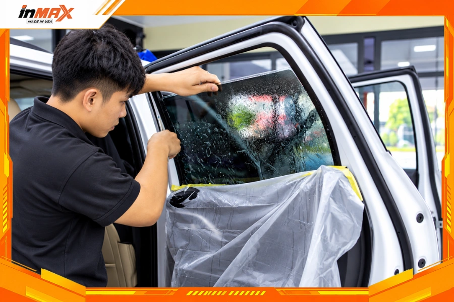 Dán phim cách nhiệt cho xe Mitsubishi XForce vị trí kính sườn