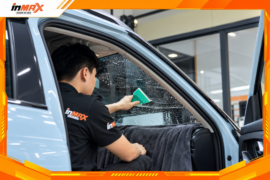 Dán phim cách nhiệt cho xe Suzuki FronX vị trí kính lái