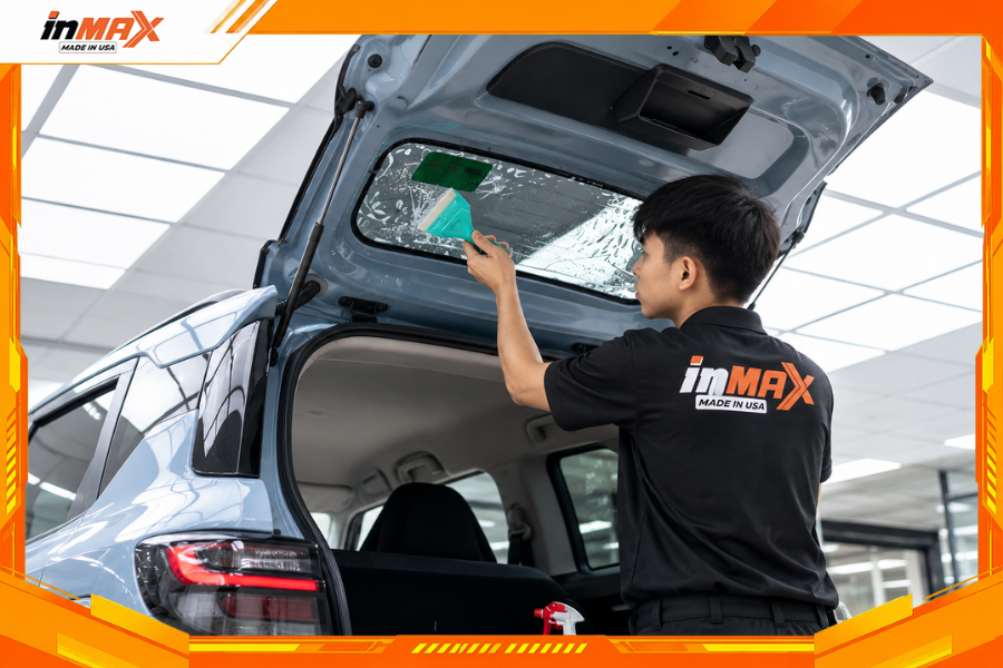 Dán phim cách nhiệt cho xe Suzuki FronX vị trí kính hậu