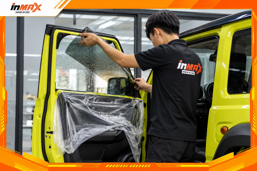 Dán phim cách nhiệt cho xe Suzuki Jimny vị trí kính sườn